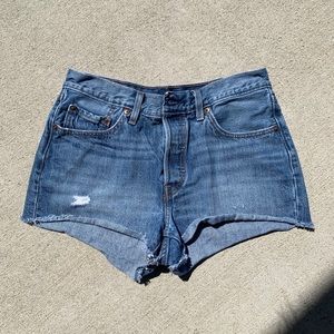 Levi’s 501 Regular Fit Cutoff Denim Shorts 🩳
